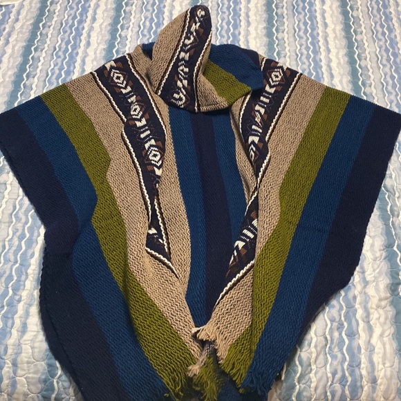 WOVEN HANDMADE WOOL PONCHO - Picture 2 of 6